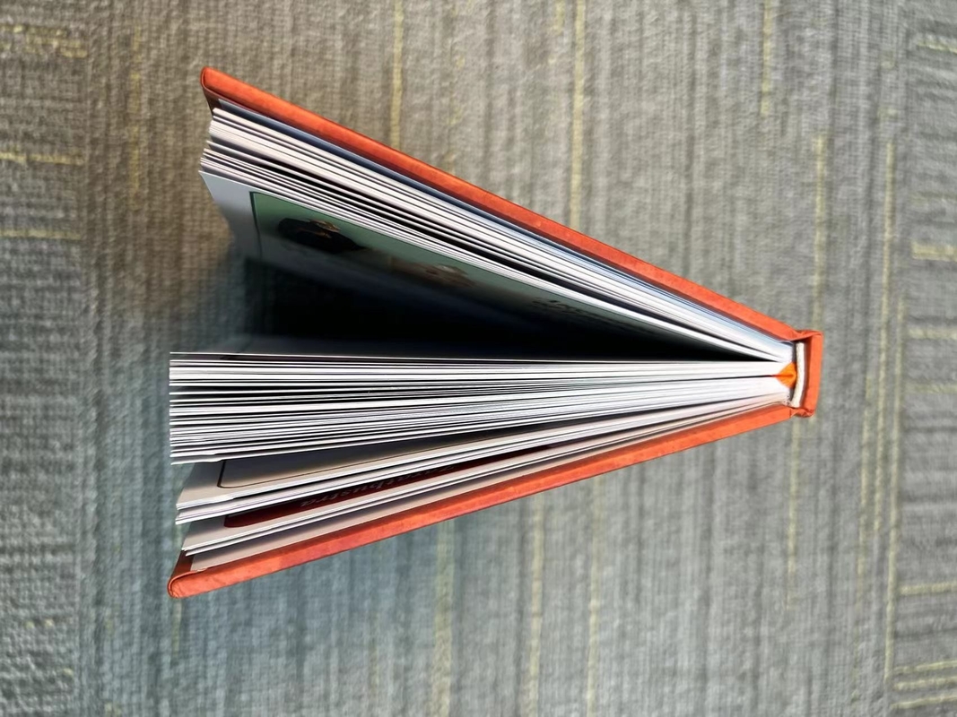 Karton Met een laag bedekt Document Douane Kleurend Boek die Klassiek Ontwerp CMYK drukken